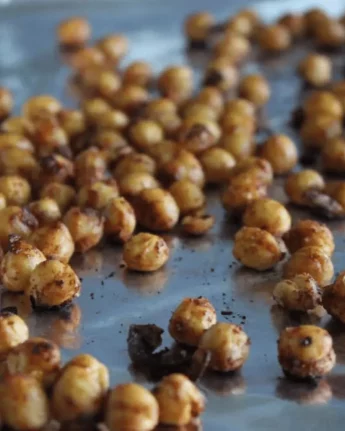 Spicy Crispy Baked Chickpeas