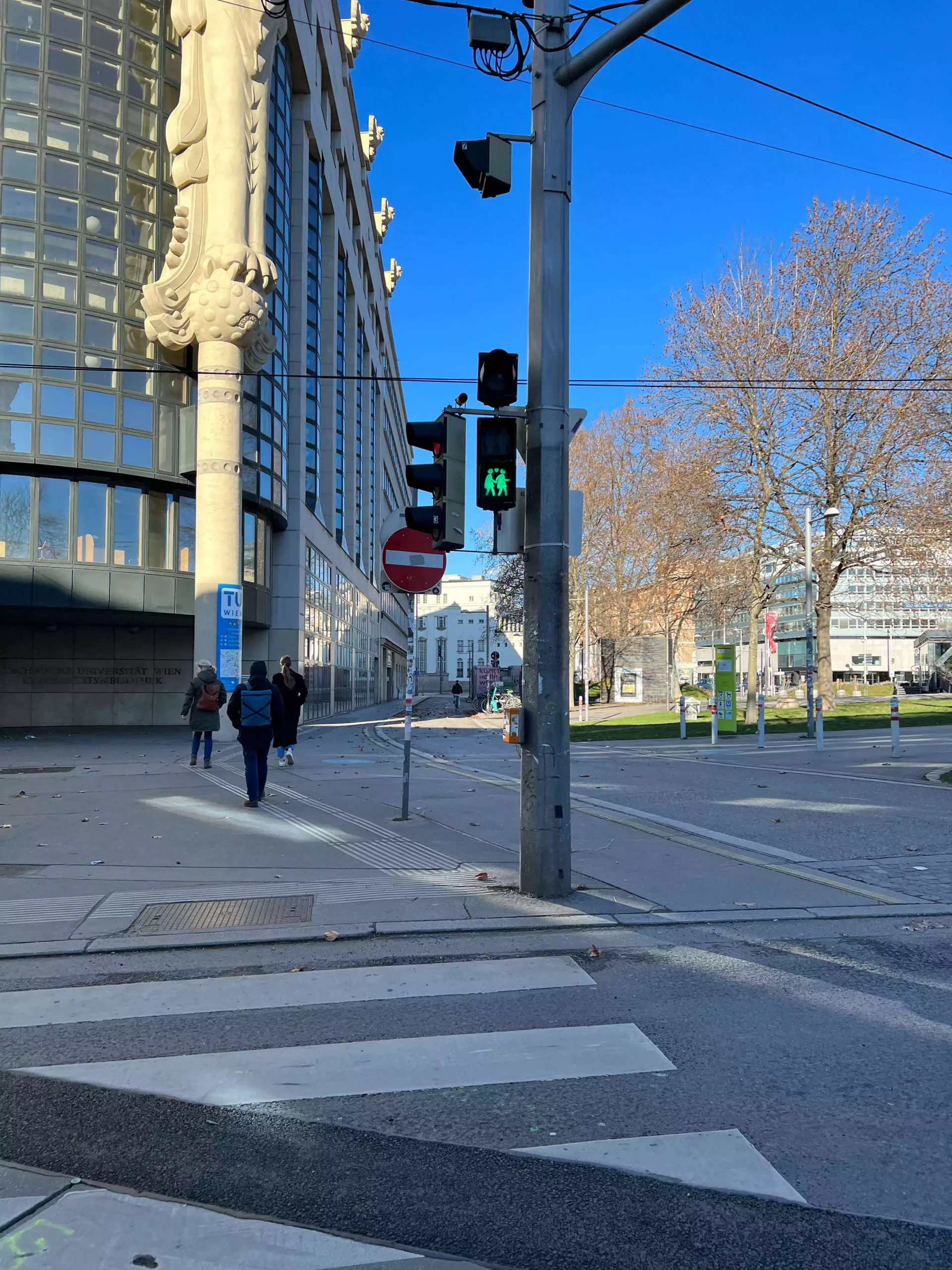 Vienna Crossing Sign