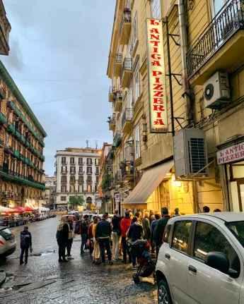 Historic Centre of Naples - l'antica pizzeria da michele