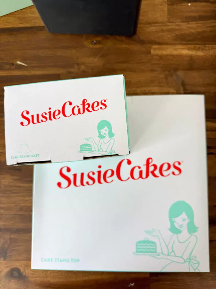 SusieCakes LLC – Cake Stand