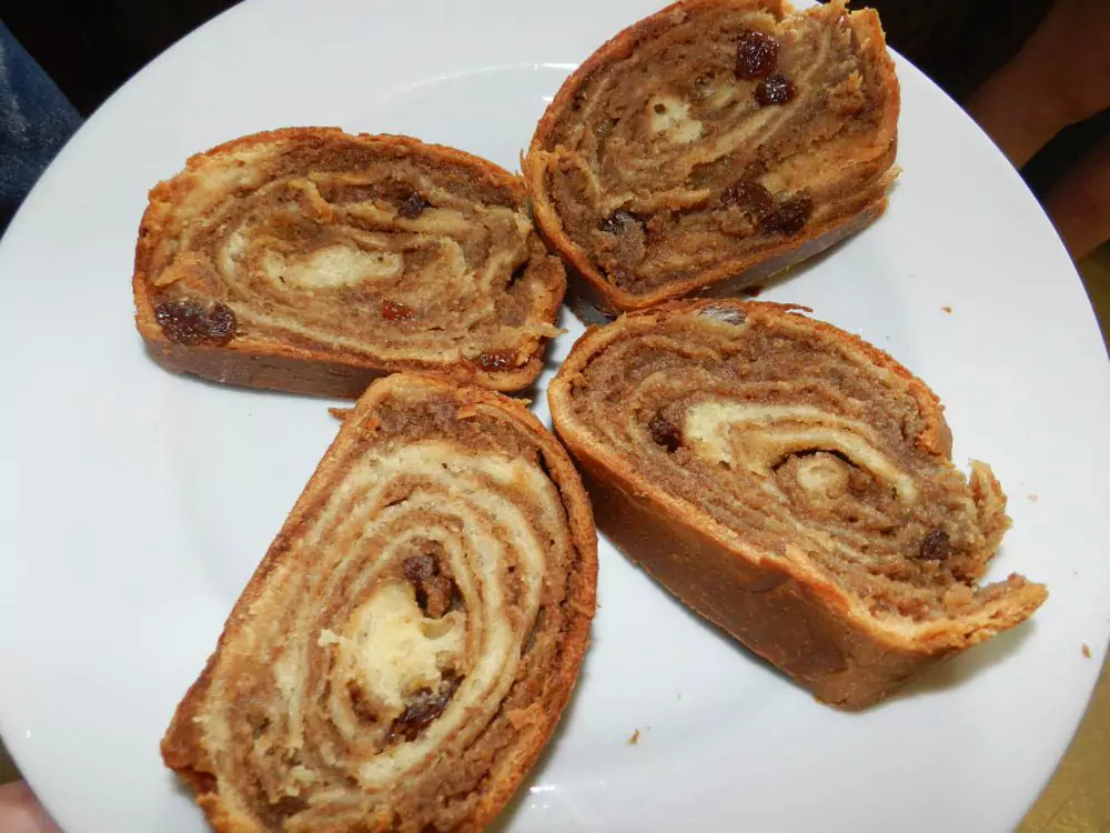 potica with raisins