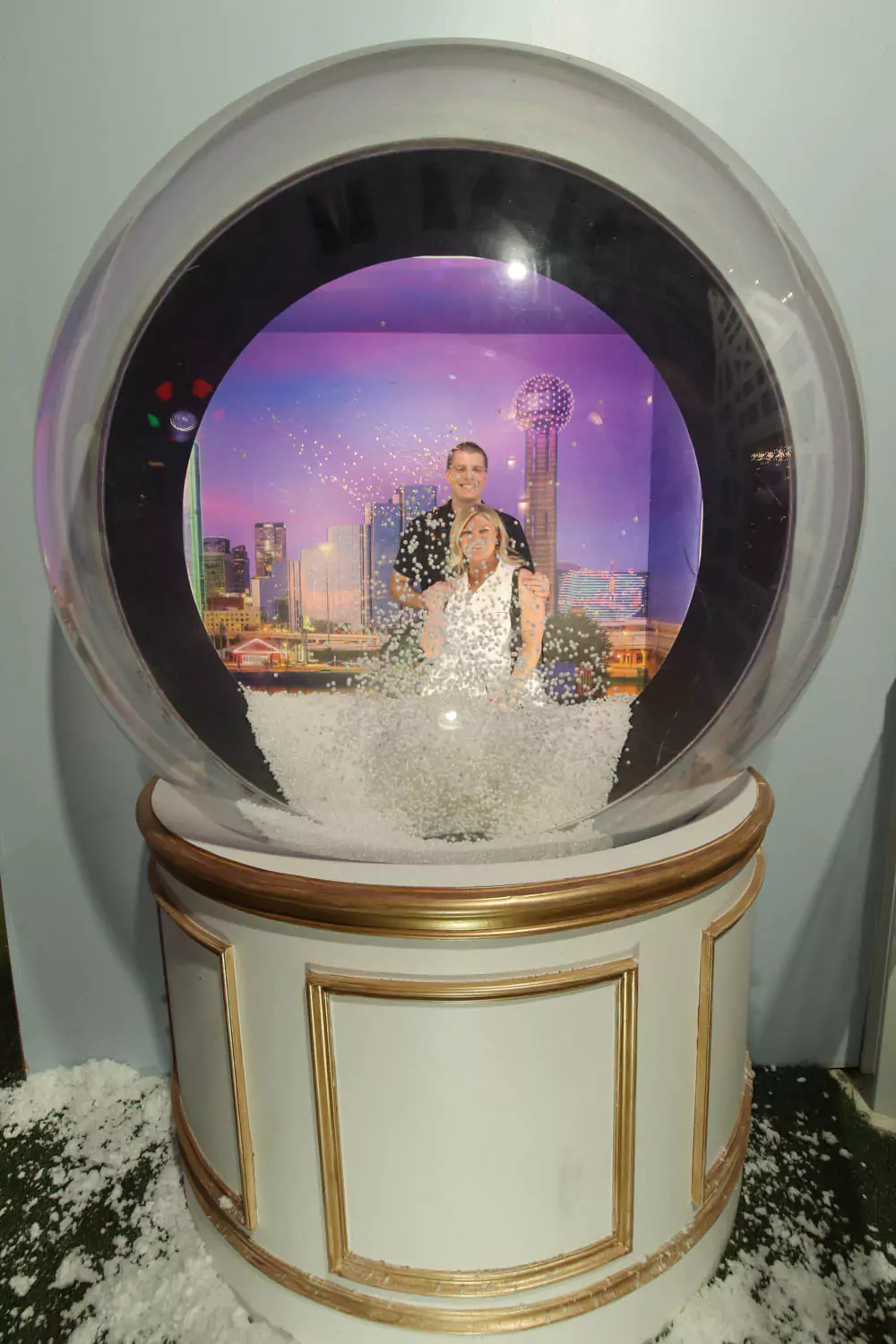 SNOWDAY Katie and Zack in a snowglobe